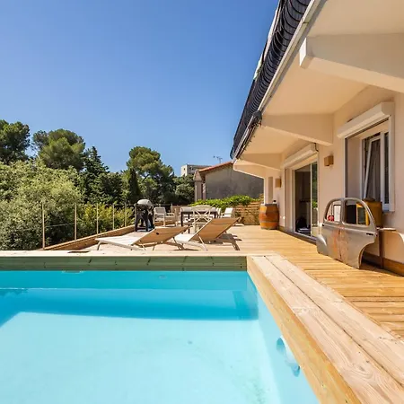 Sublime House With Swimming Pool In